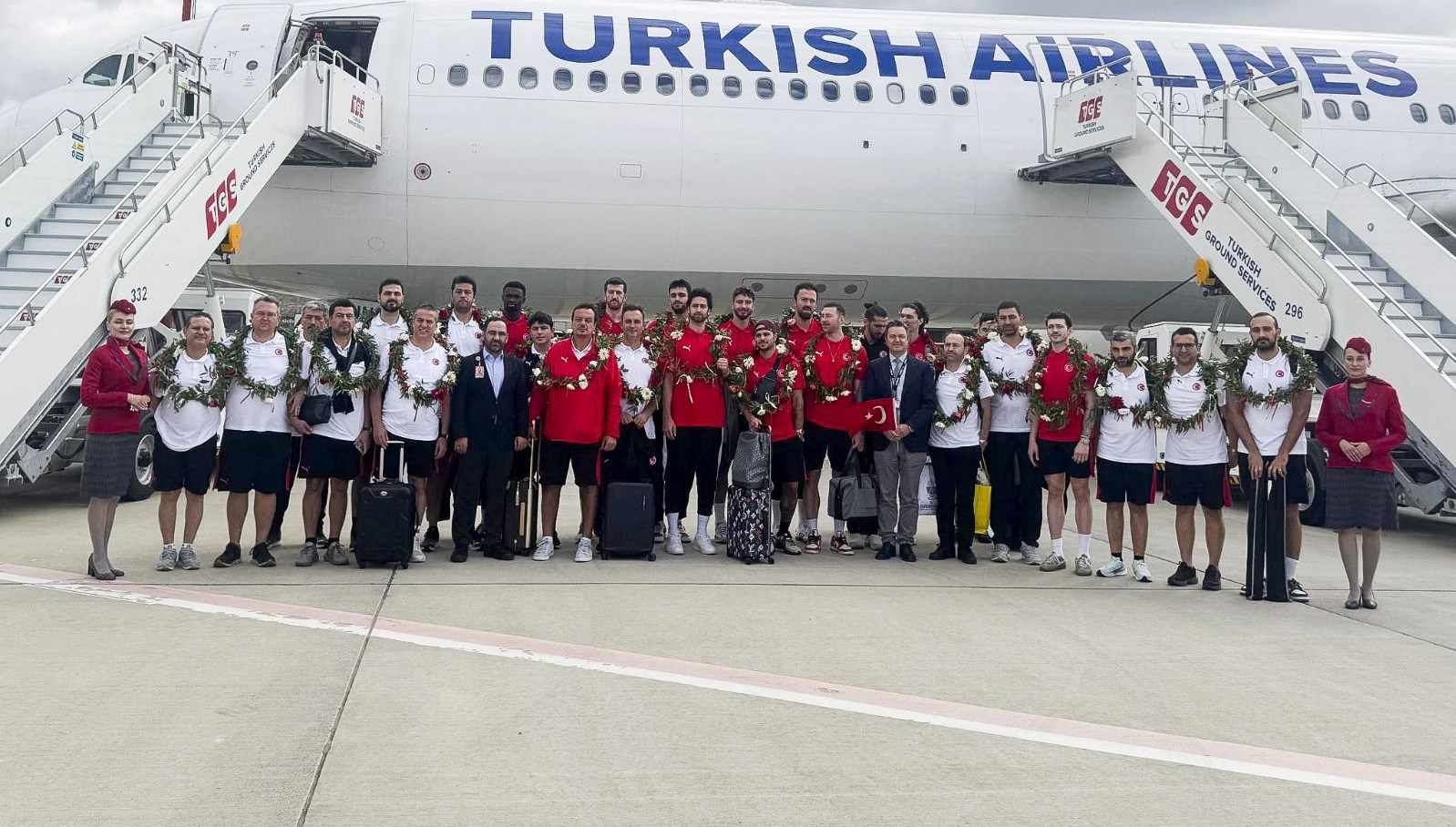 avrupa ikincisi 12 dev adam yurda dondu 8mAHYuLv