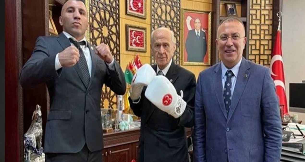 devlet bahceli boks eldivenleriyle poz verdi sRSGTegC