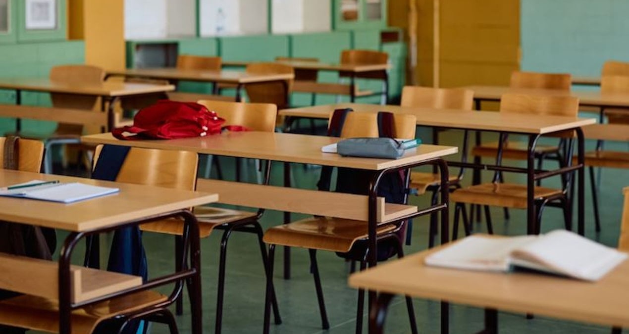 ulkedeki tum okullarda tamamen yasaklanacak 2026da baslayacak QLRYuOpG