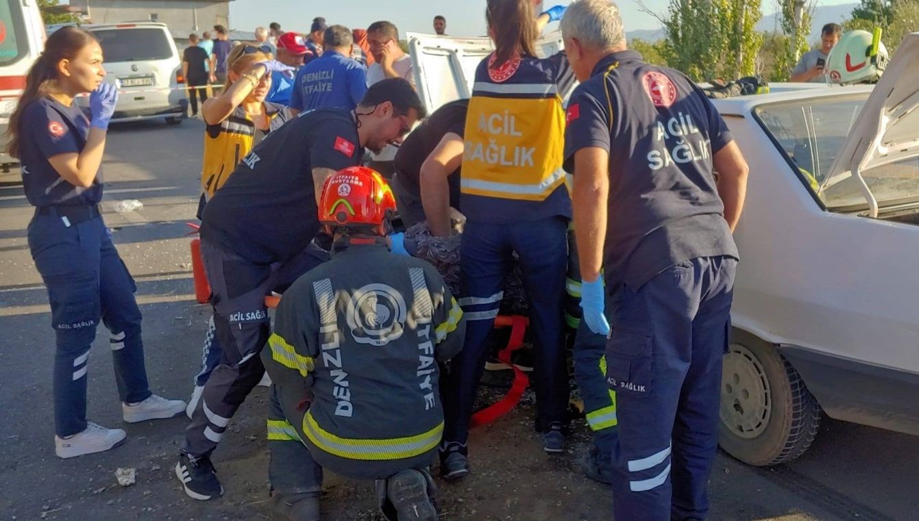 Yaralılara yardım etmek isterken kazaya neden oldu yaralilara yardim etmek isterken kazaya neden oldu DUtA9XLZ