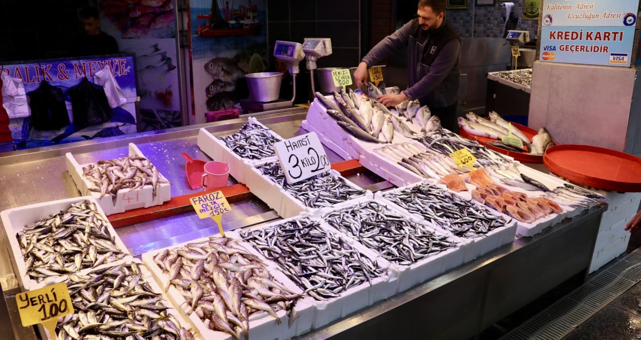 balik tezgahlarina yogun ilgi 3 kilosu 200 liradan satiliyor HI8cXHBW.jpg