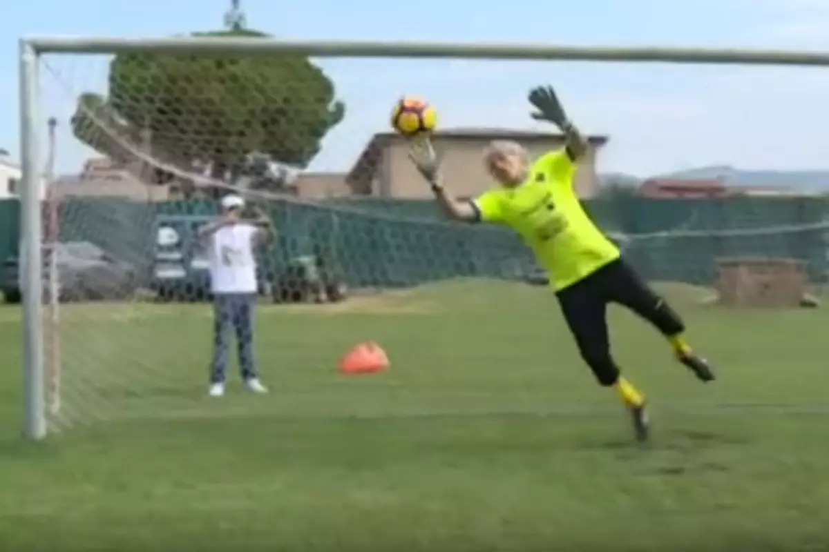 Efsane kaleci 82 yaşında maça çıktı! İşte sonuç efsane kaleci 82 yasinda maca cikti iste sonuc YrDFjaRv