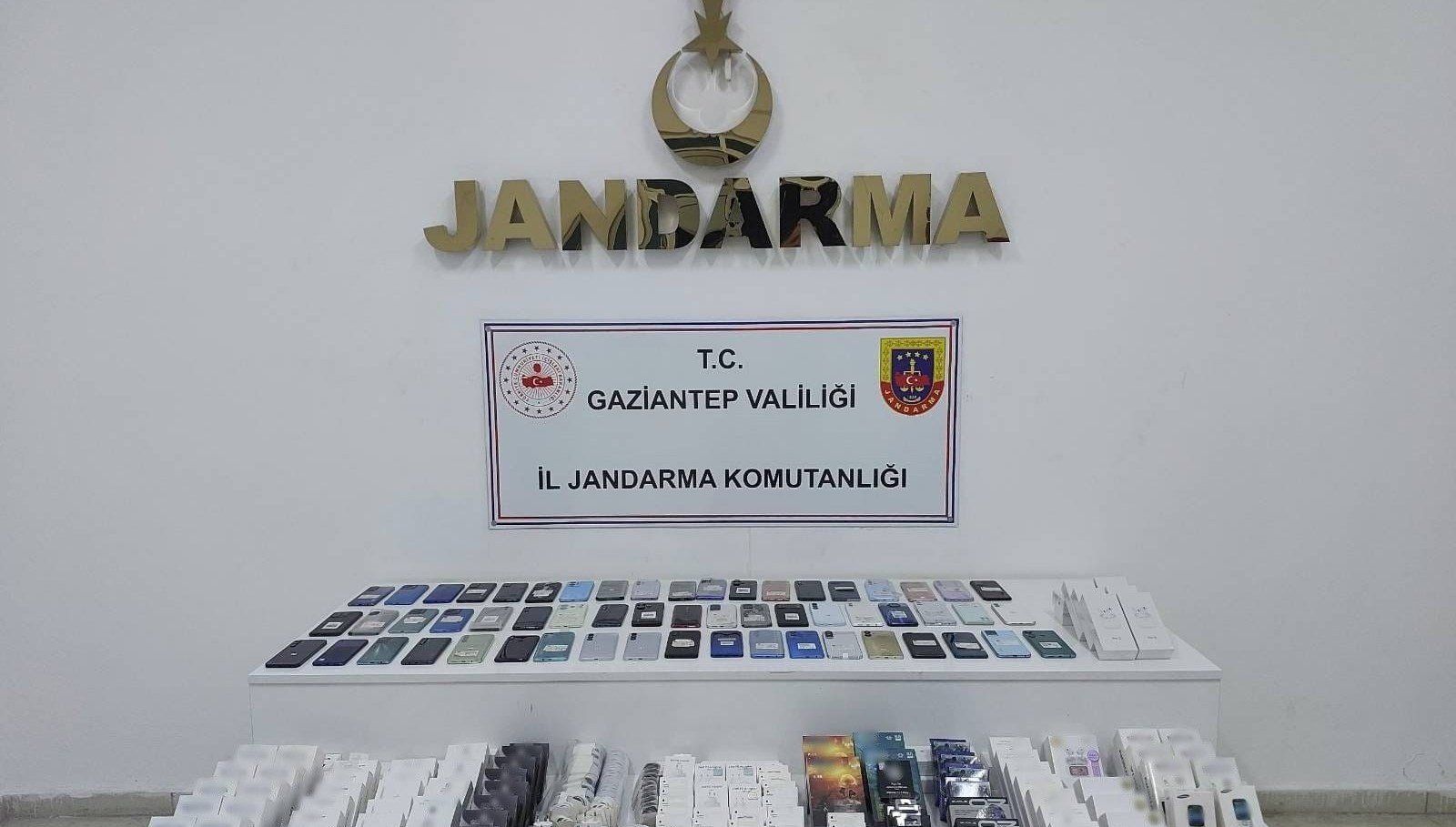 gaziantepde operasyon 1 milyon 900 bin degerinde kacak urun ele gecirildi jlYB1rJK.jpg