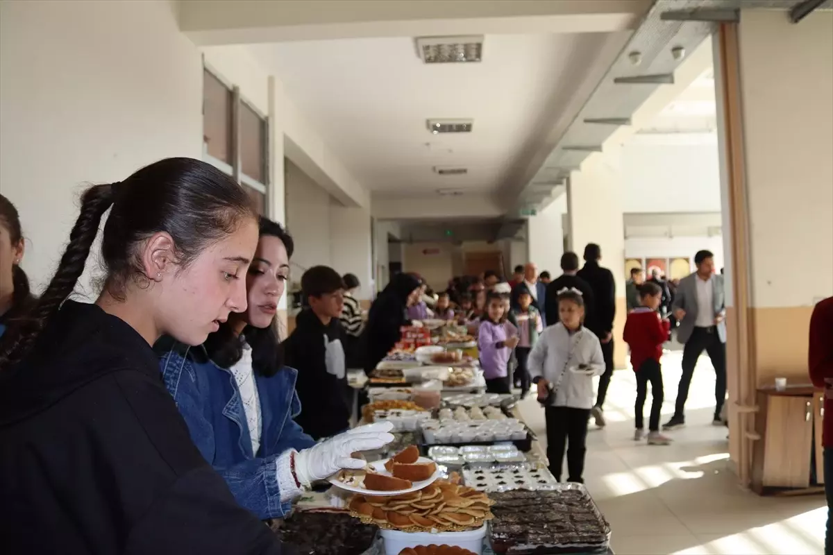 gazze icin umut narmanda yardim kermesi duzenlendi GkgRi4Wb.jpg