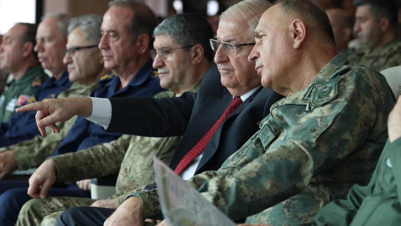 mill savunma bakani guler pkknin basta suriyede olmak uzere tum uzantilari silahlarini teslim etmeli kryA22Mj