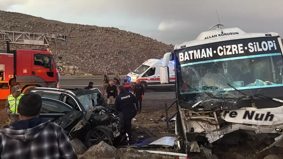 sirnakta otobus ve suv carpisti 6 yarali VwENxRMt.jpg