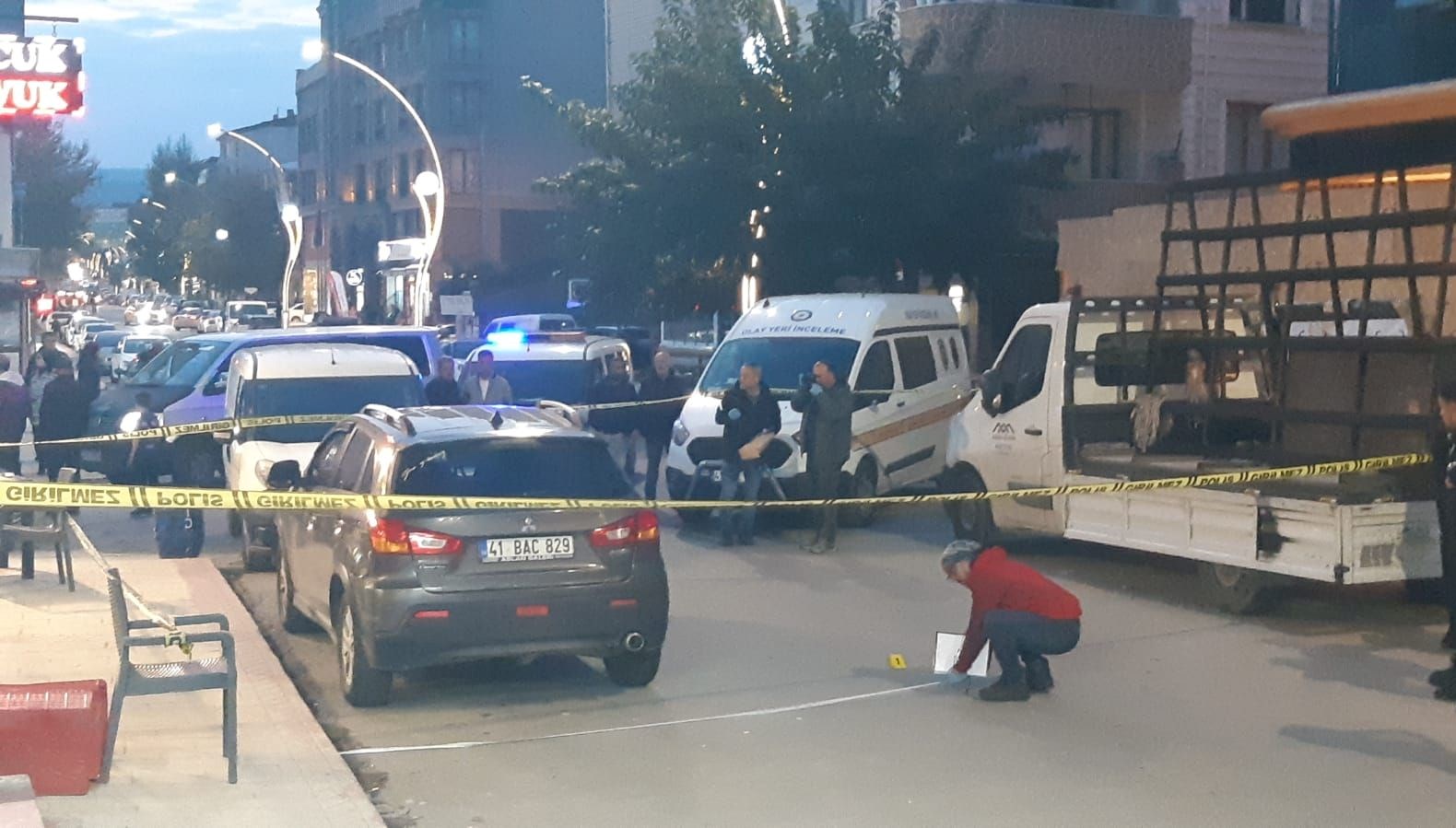 trafik kavgasi kanli bitti 1 kisi ayagindan silahla vuruldu aVgINxmW.jpg