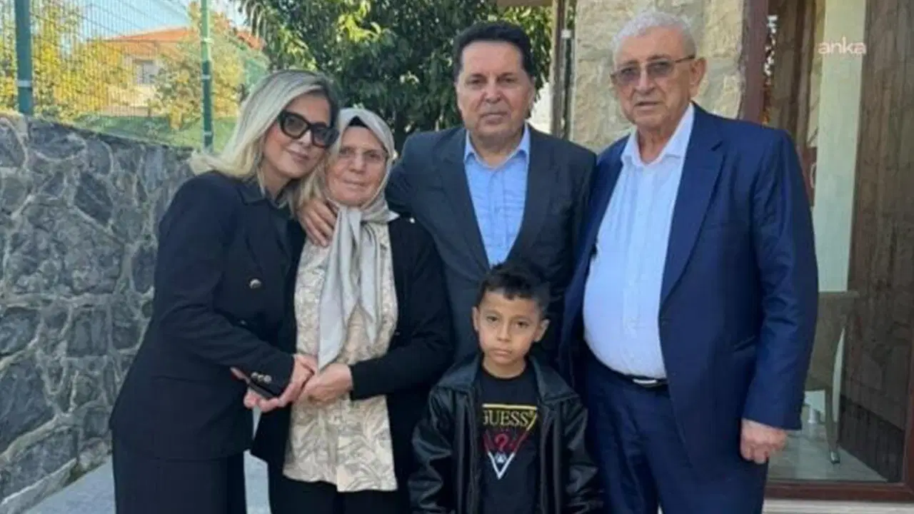 Ahmet Özer’den, Ekrem İmamoğlu’nun anne ve babasına ziyaret: ‘Onlara bu yolu birlikte yürüyeceğimizi söyledim’