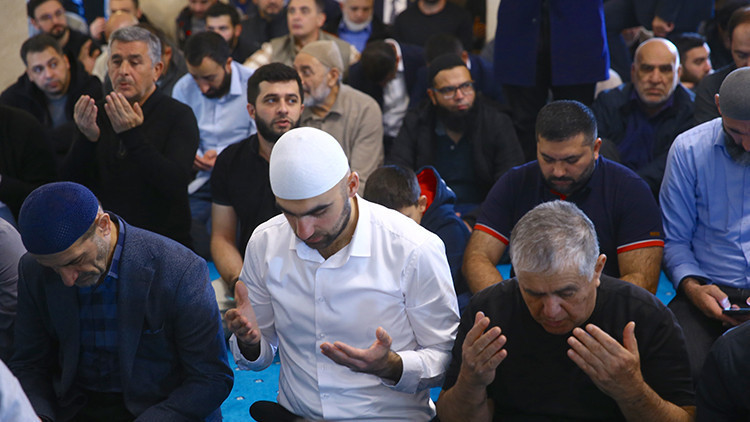 C-130 uçağının düşmesi sonucu şehit olan askerlerimiz için Tiflis’te Kur’an-ı Kerim okundu