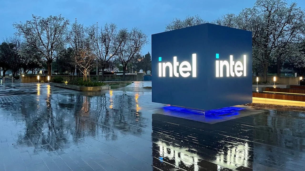 Intel 10 yıllık çalışanına dava açtı