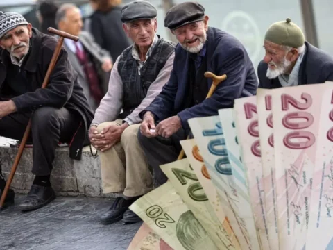 Emeklilerin İsyanı Büyüyor: “Yapılan Zam, Ev Kirasına Bile Yetmiyor!” – Paraanaliz