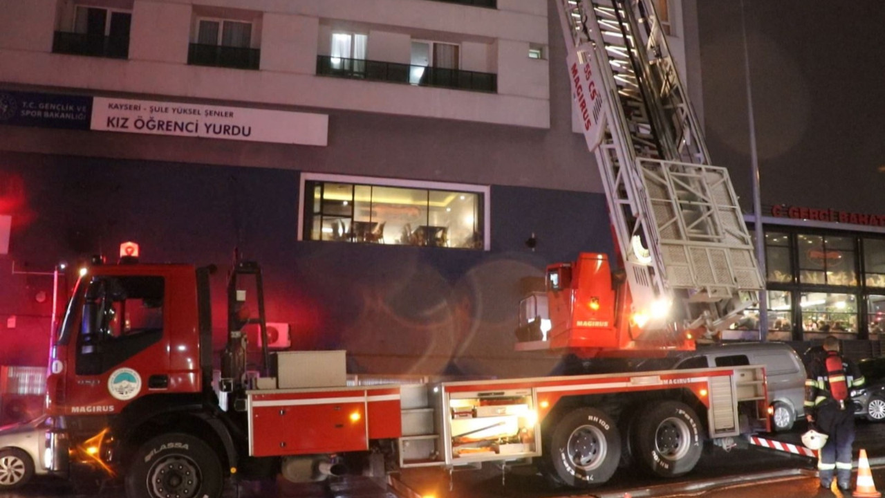 Kayseri’deki Kız Öğrenci Yurdunda Yangın: Öğrenciler Güvenli Bir Şekilde Tahliye Edildi
