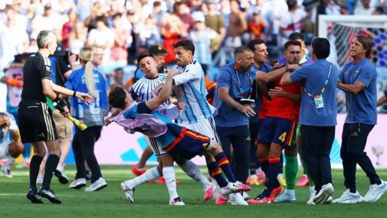 Dunya kupasinda ortalik karisti arjantinli oyuncu 2 ispanyol oyuncuya saldirdi j9uPUeXx