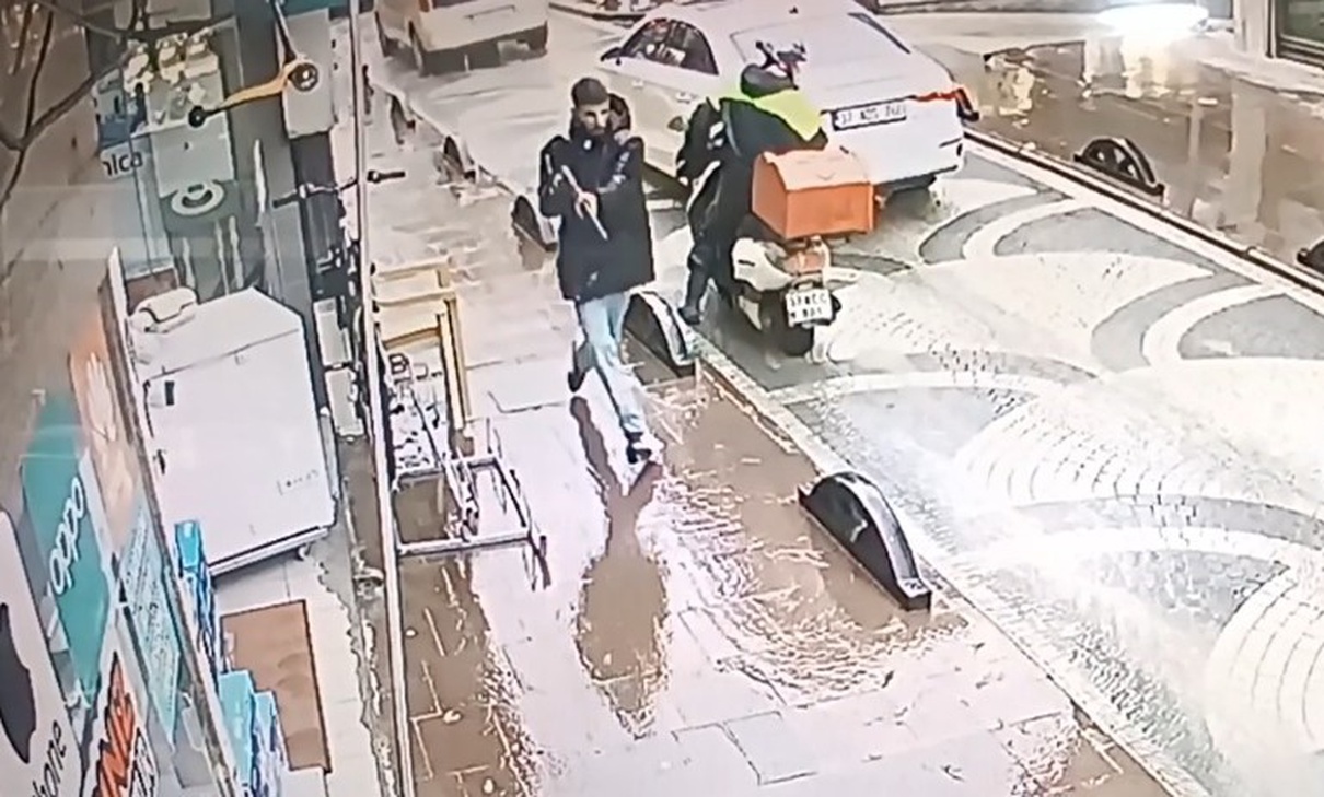 Kastamonu Belediye Caddesi’nde rastgele tüfekle ateş açan saldırgan 4 kişiyi yaraladı